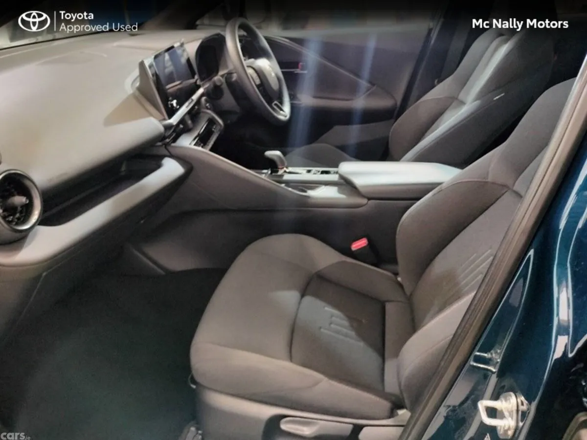 Toyota C-HR SUV, Petrol Hybrid, 2024, Blue
