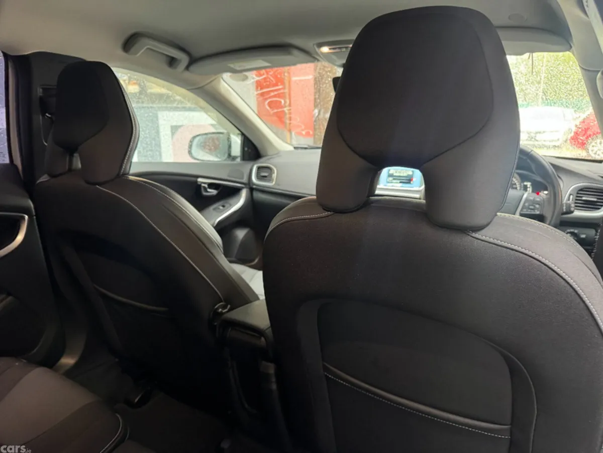 Volvo V40 Estate, Diesel, 2017, White