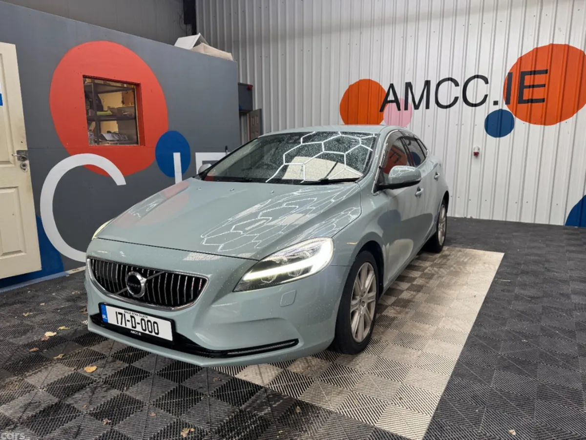 Volvo V40 Estate, Diesel, 2017, Blue