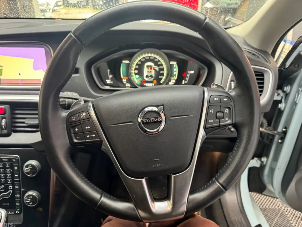 Volvo V40 Estate, Diesel, 2017, Blue