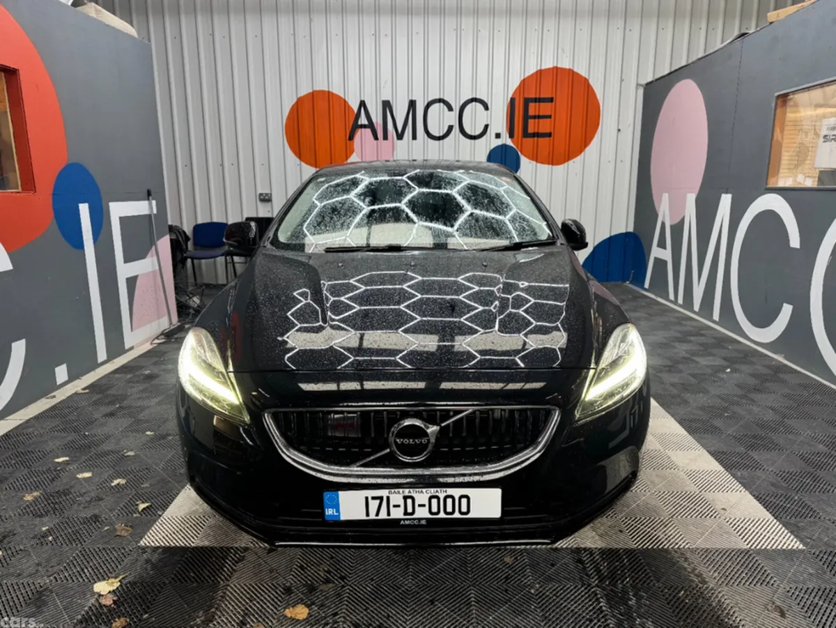 Volvo V40 Estate, Diesel, 2017, Black