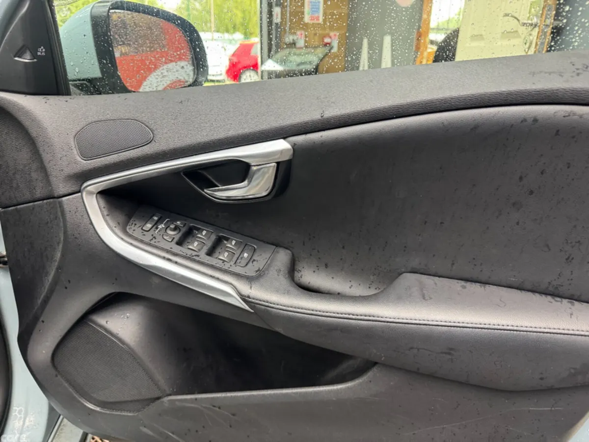Volvo V40 Estate, Diesel, 2017, Blue
