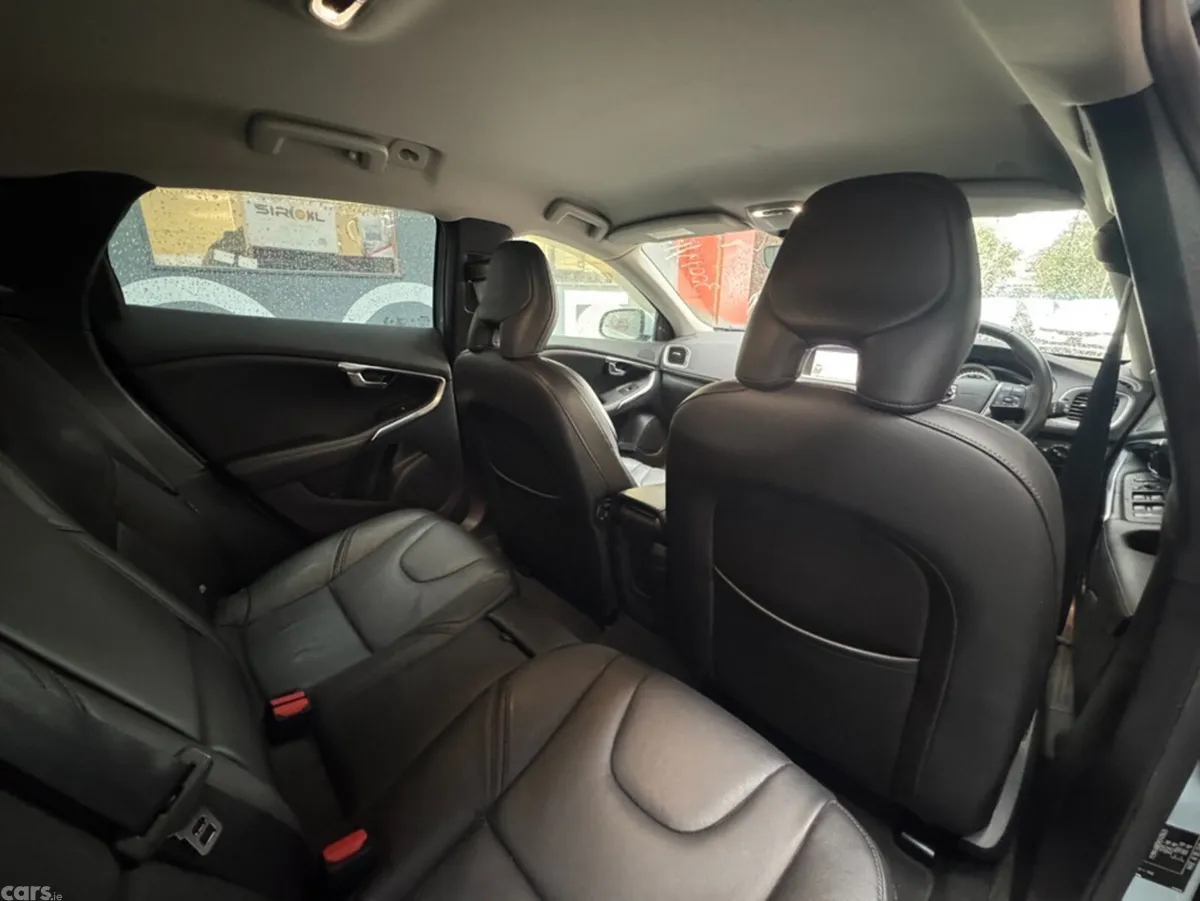 Volvo V40 Estate, Diesel, 2017, Blue