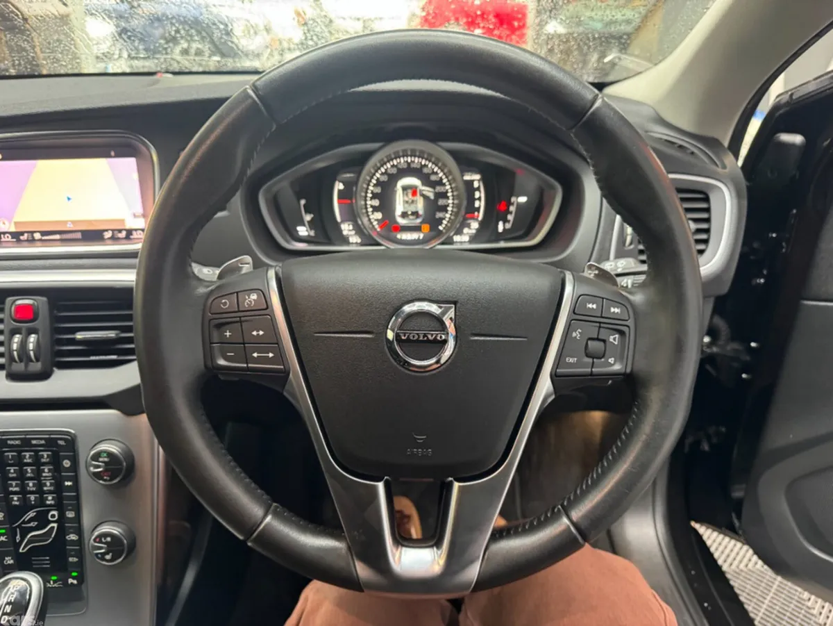 Volvo V40 Estate, Diesel, 2017, Black