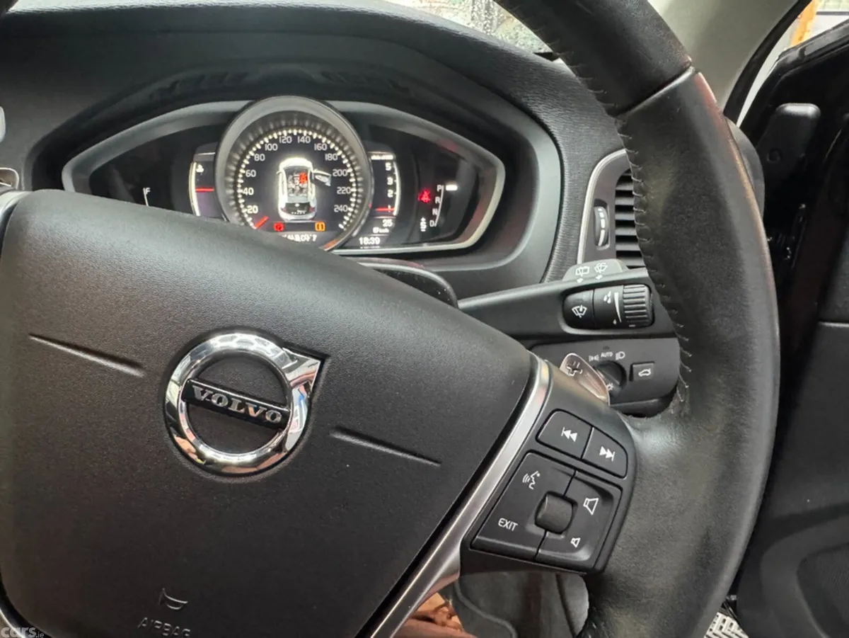 Volvo V40 Estate, Diesel, 2017, Black
