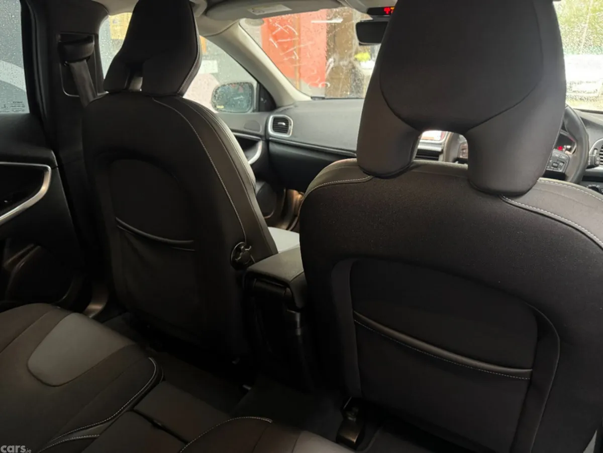 Volvo V40 Estate, Diesel, 2017, Black