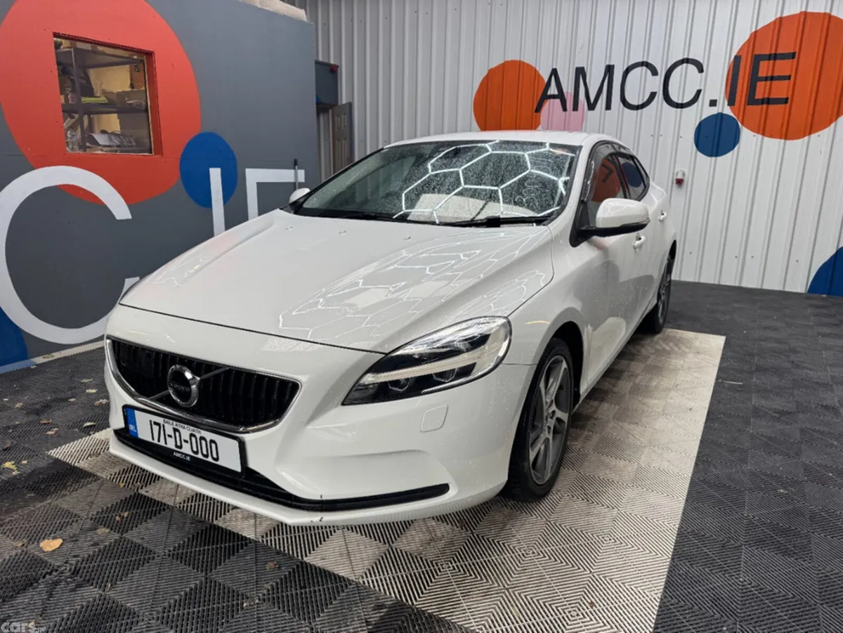 Volvo V40 Estate, Diesel, 2017, White