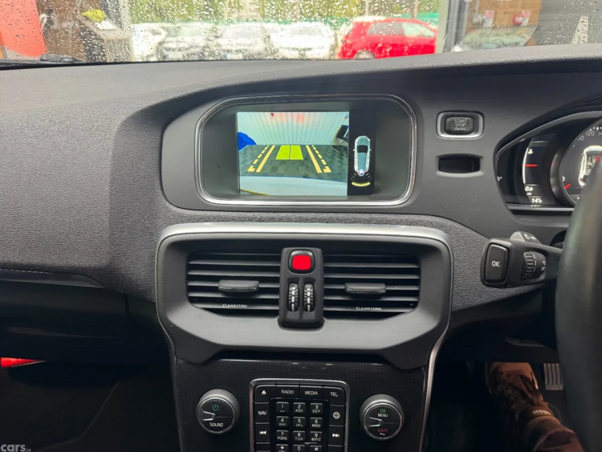 Volvo V40 Estate, Diesel, 2017, White