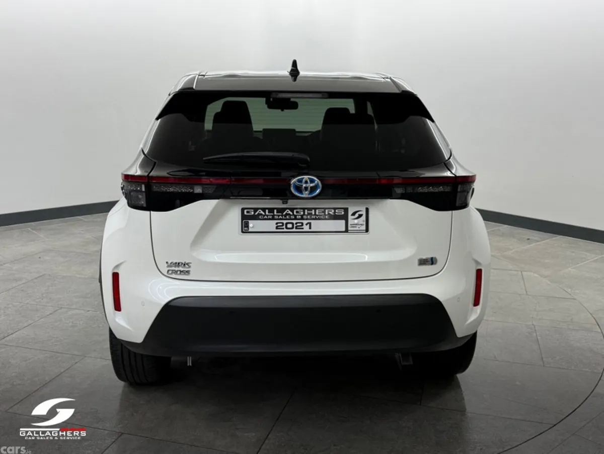 Toyota Yaris Cross SUV, Petrol Hybrid, 2021, White