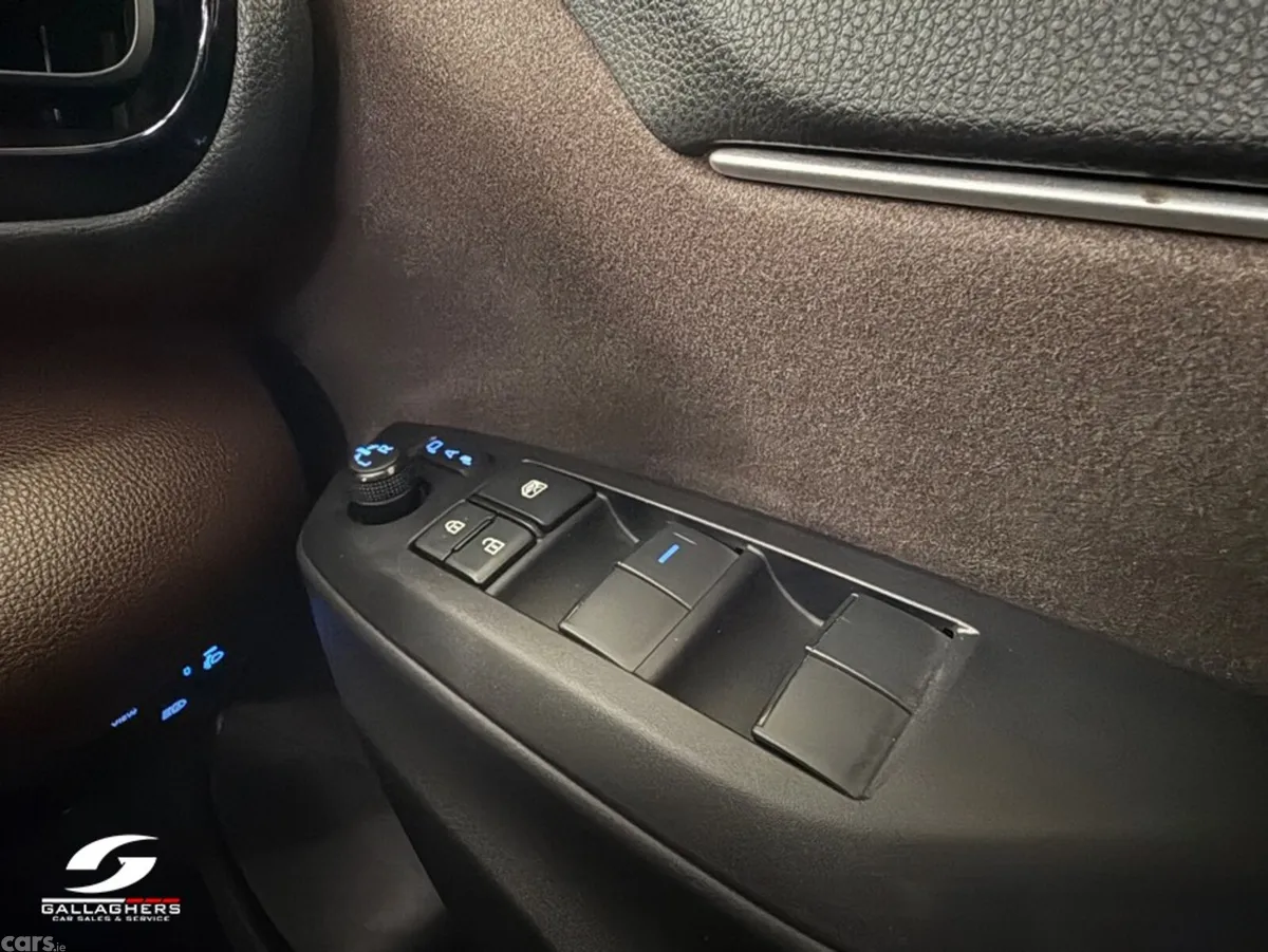 Toyota Yaris Cross SUV, Petrol Hybrid, 2021, White