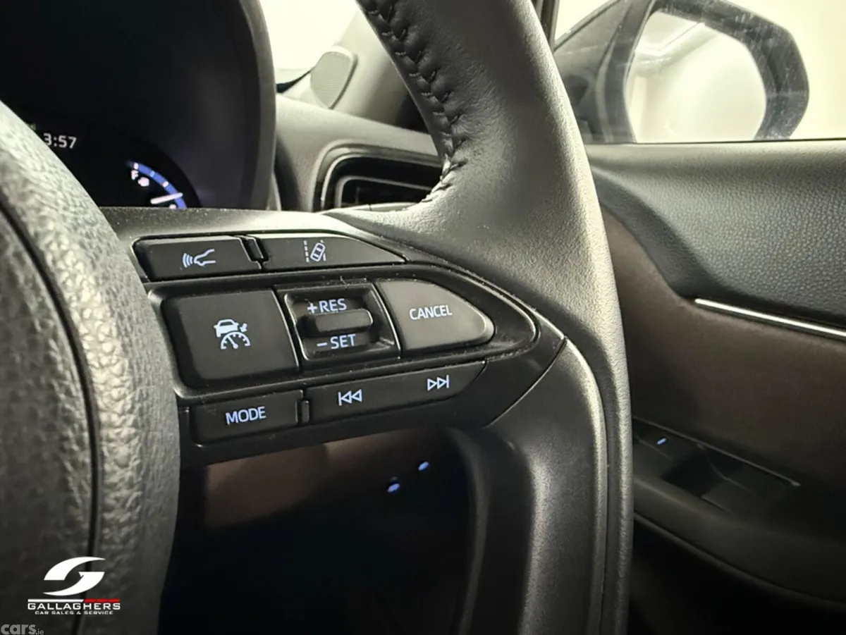 Toyota Yaris Cross SUV, Petrol Hybrid, 2021, White