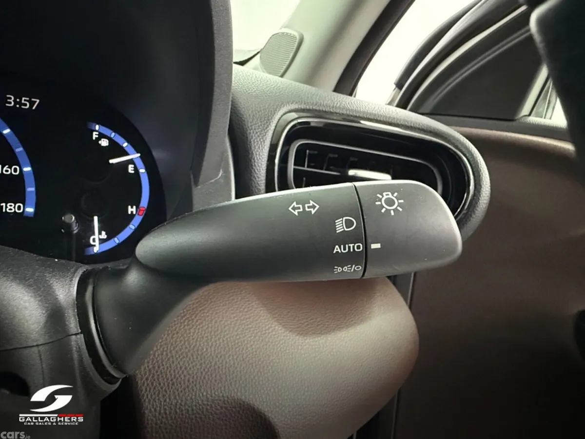 Toyota Yaris Cross SUV, Petrol Hybrid, 2021, White