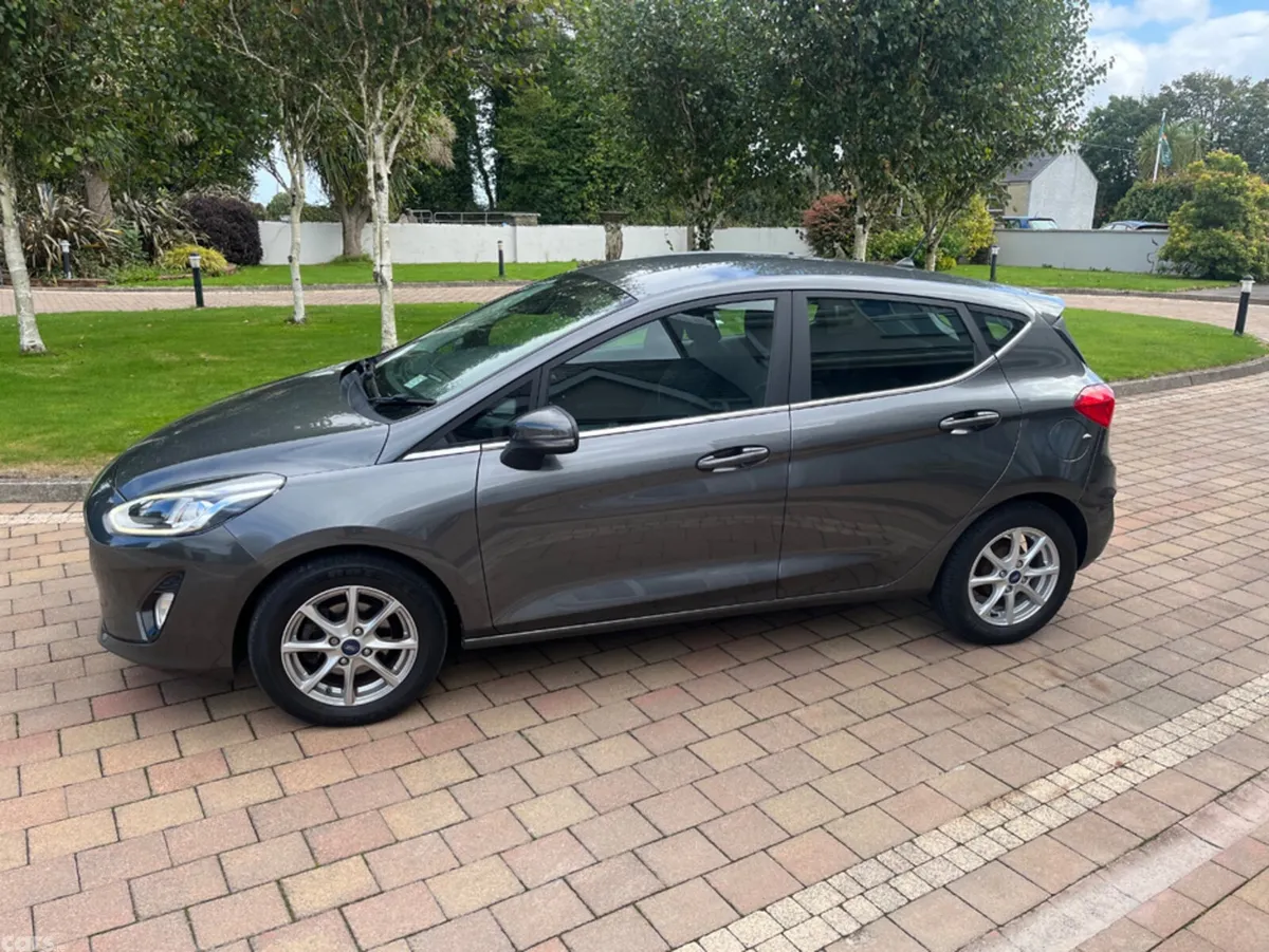 Ford Fiesta Hatchback, Petrol, 2017, Grey