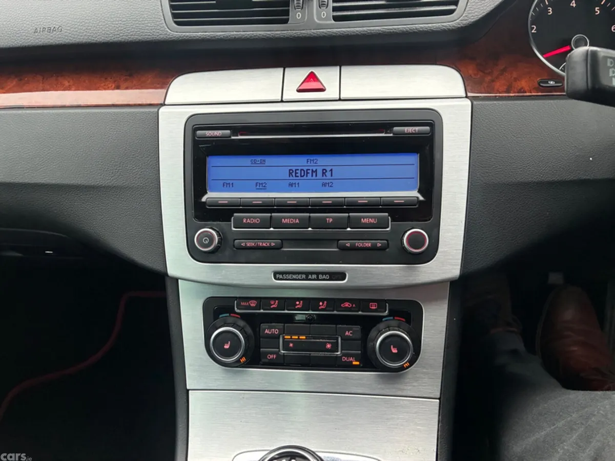 Volkswagen Passat Saloon, Petrol, 2010, Red