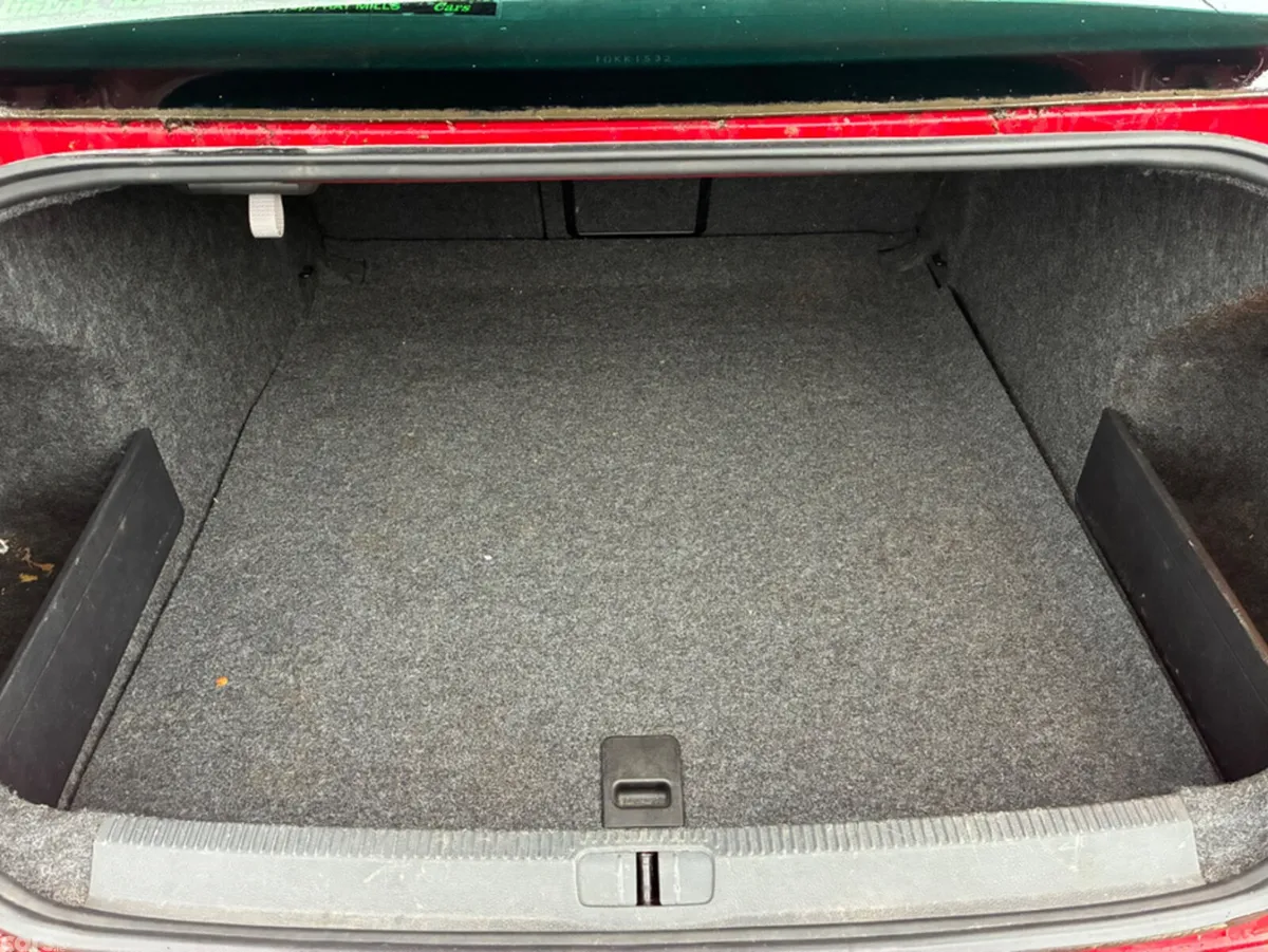 Volkswagen Passat Saloon, Petrol, 2010, Red