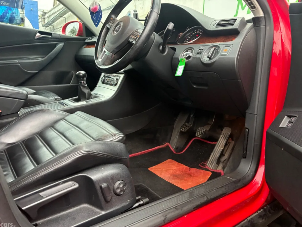 Volkswagen Passat Saloon, Petrol, 2010, Red