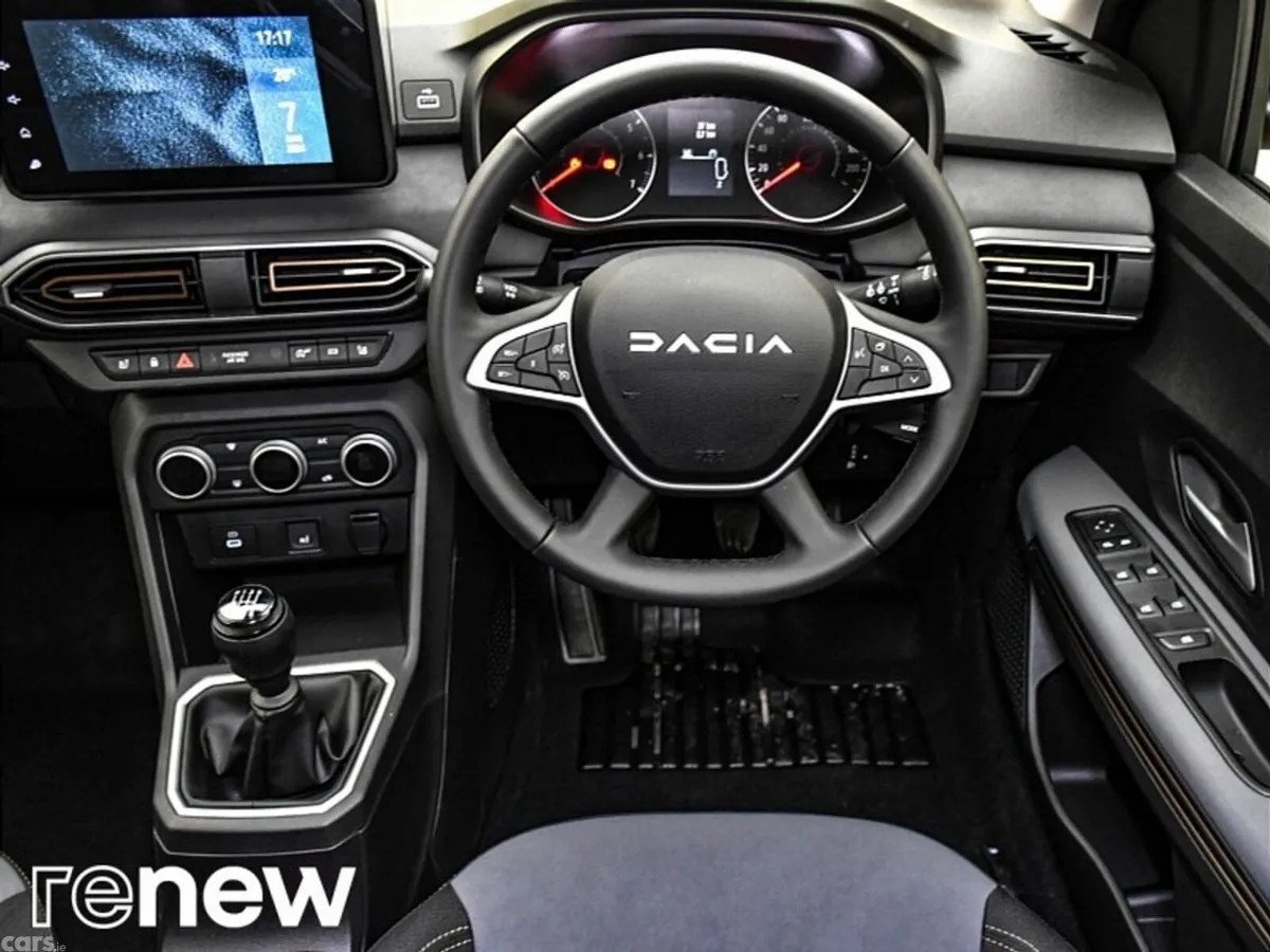 Dacia Sandero Stepway SUV, Petrol, 2024, Beige