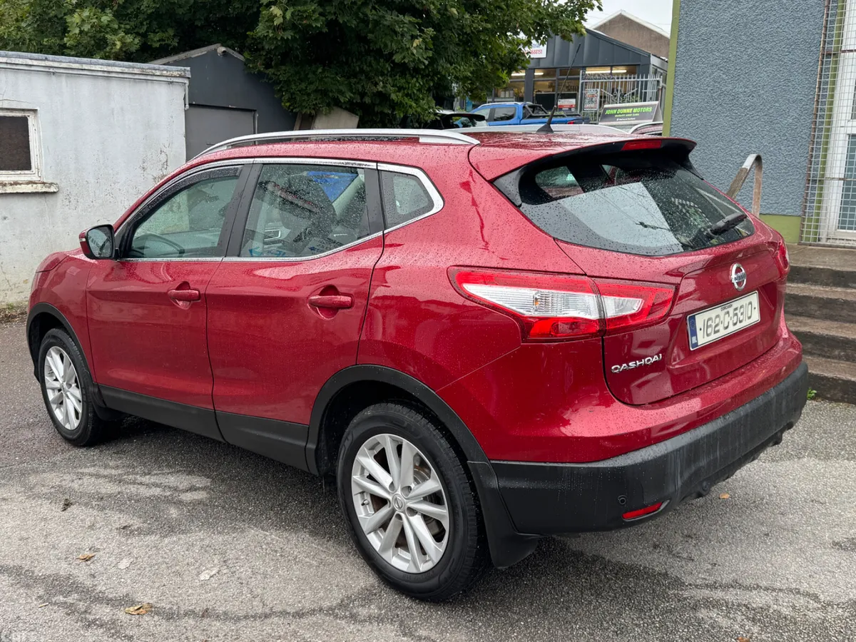 Nissan Qashqai Hatchback, Diesel, 2016, Red