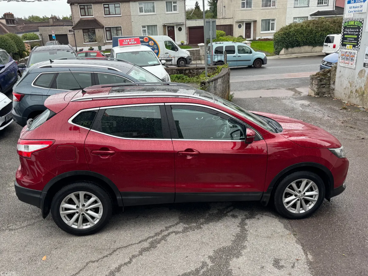 Nissan Qashqai Hatchback, Diesel, 2016, Red