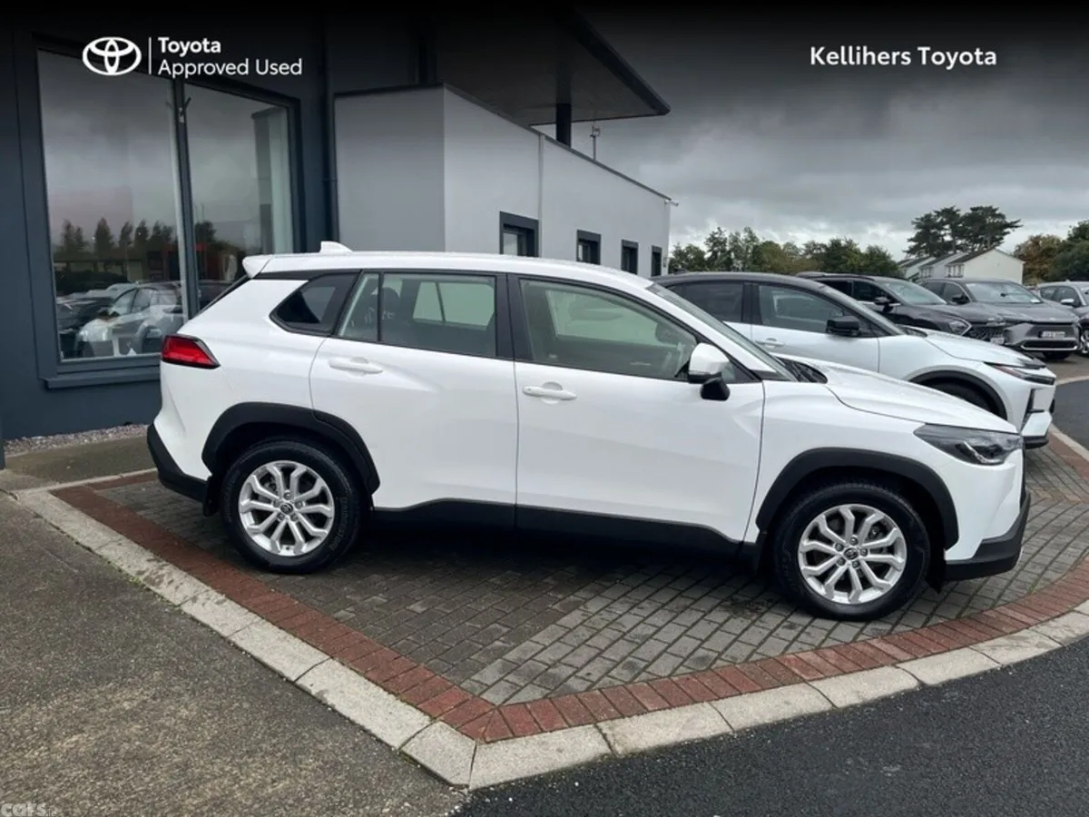 Toyota Corolla Cross Hatchback, Petrol Hybrid, 2023, White