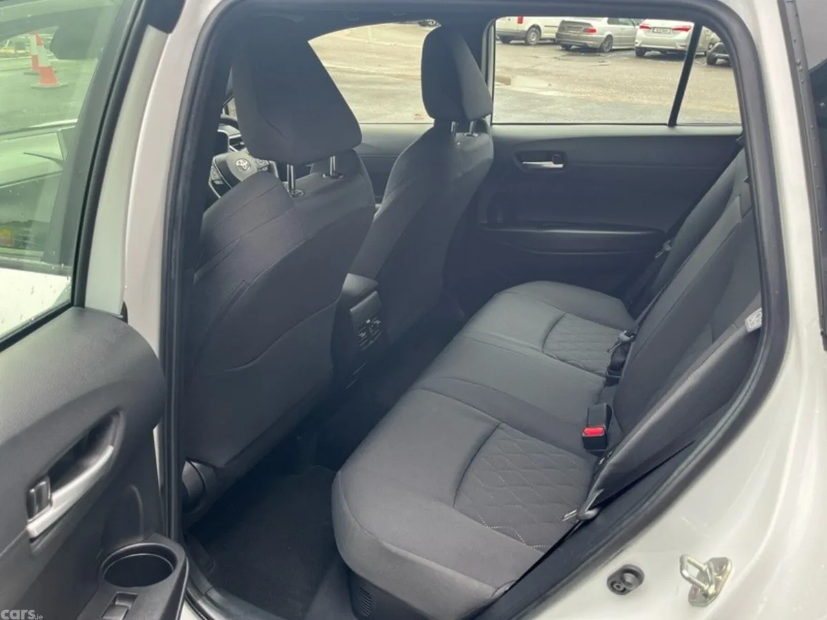 Toyota Corolla Cross Hatchback, Petrol Hybrid, 2023, White