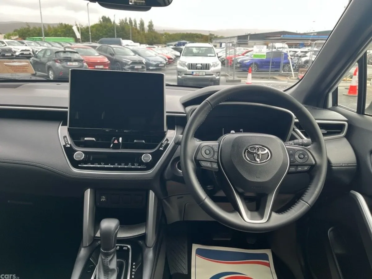 Toyota Corolla Cross Hatchback, Petrol Hybrid, 2023, White