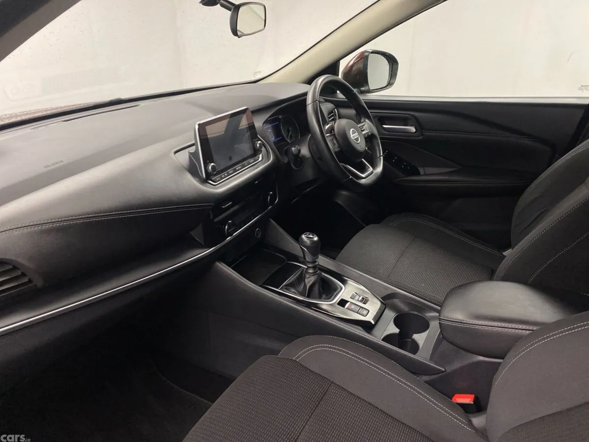 Nissan Qashqai MPV, Petrol, 2021, Red