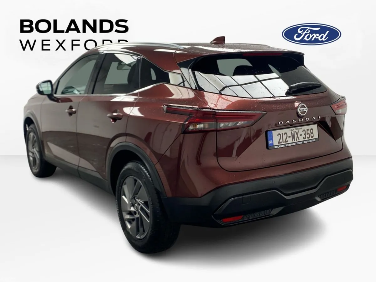 Nissan Qashqai MPV, Petrol, 2021, Red