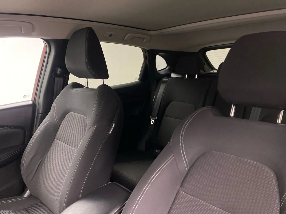 Nissan Qashqai MPV, Petrol, 2021, Red