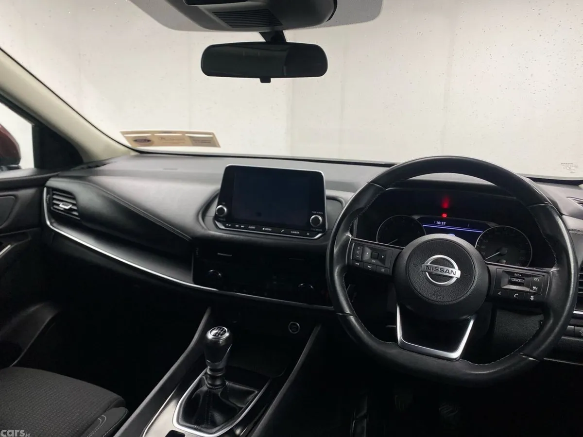 Nissan Qashqai MPV, Petrol, 2021, Red