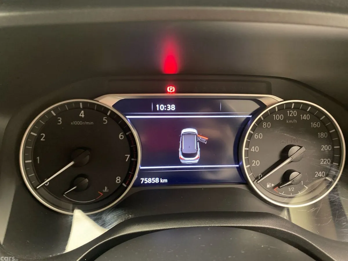 Nissan Qashqai MPV, Petrol, 2021, Red