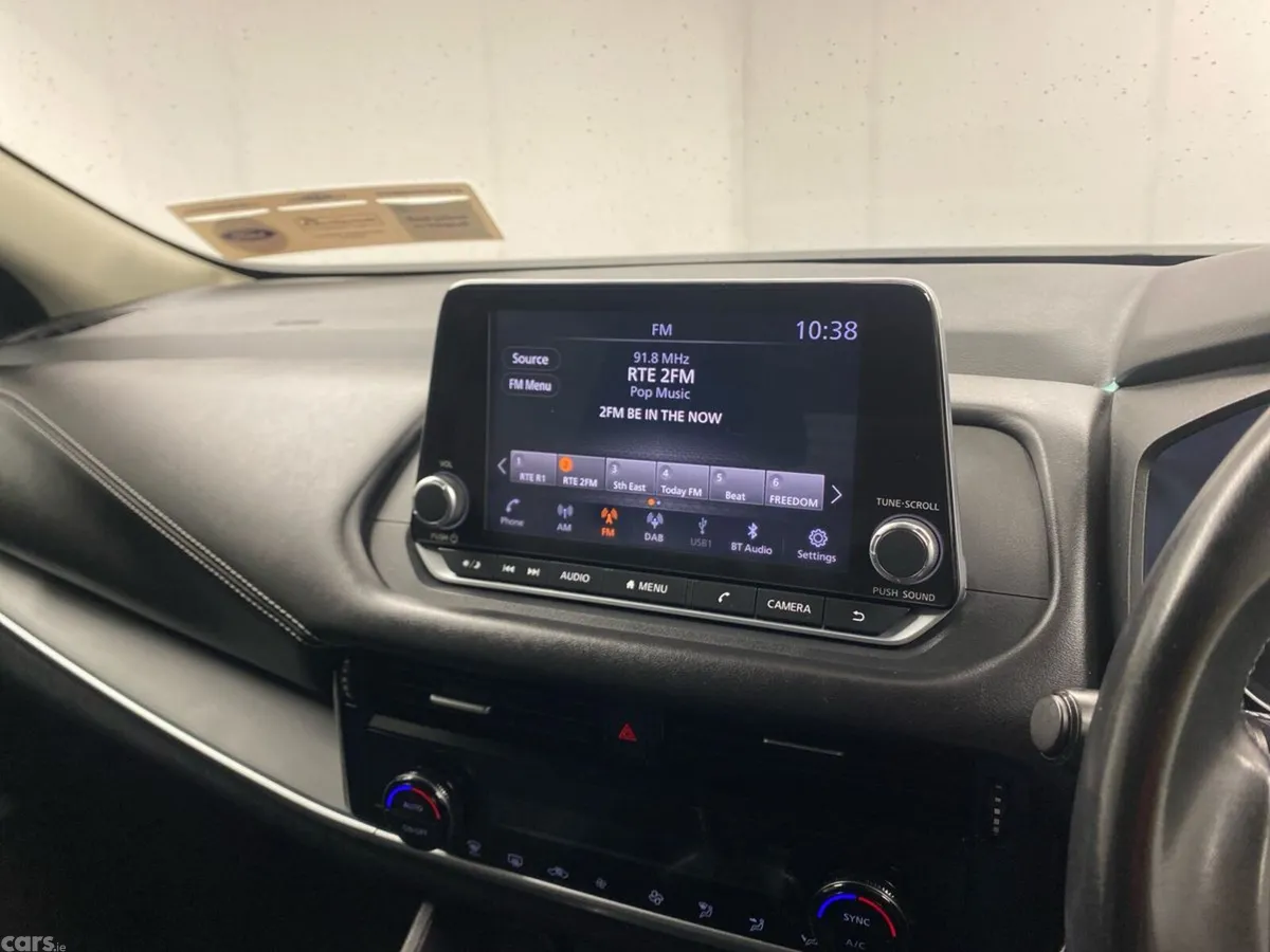 Nissan Qashqai MPV, Petrol, 2021, Red