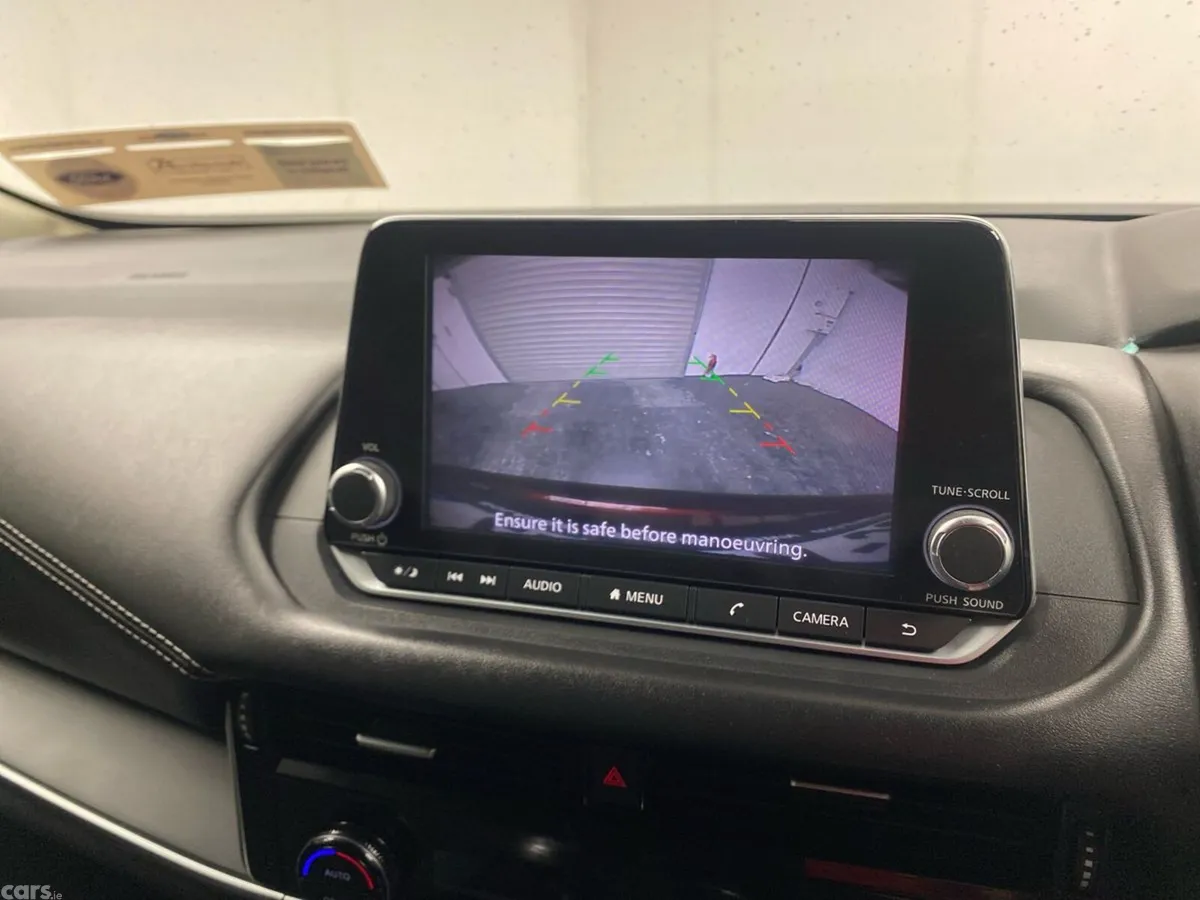 Nissan Qashqai MPV, Petrol, 2021, Red