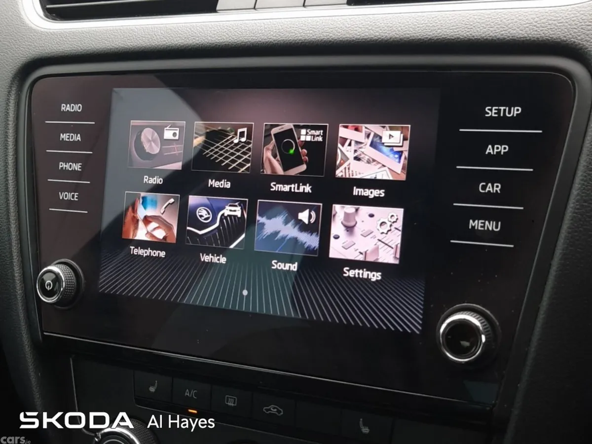 Skoda Octavia Saloon, Diesel, 2019, Black