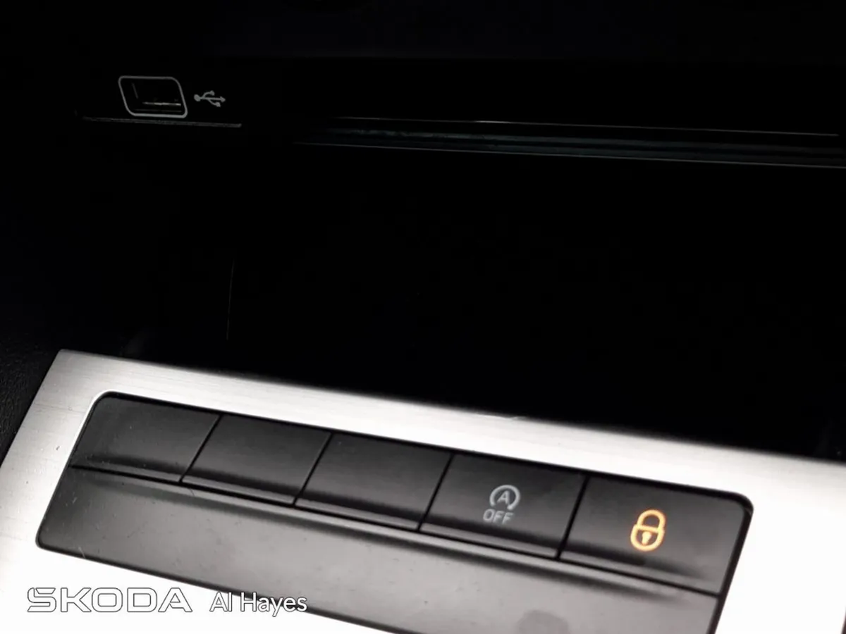 Skoda Octavia Saloon, Diesel, 2019, Black