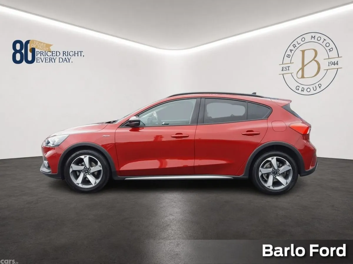 Ford Focus Hatchback, Petrol Hybrid, 2022, Red