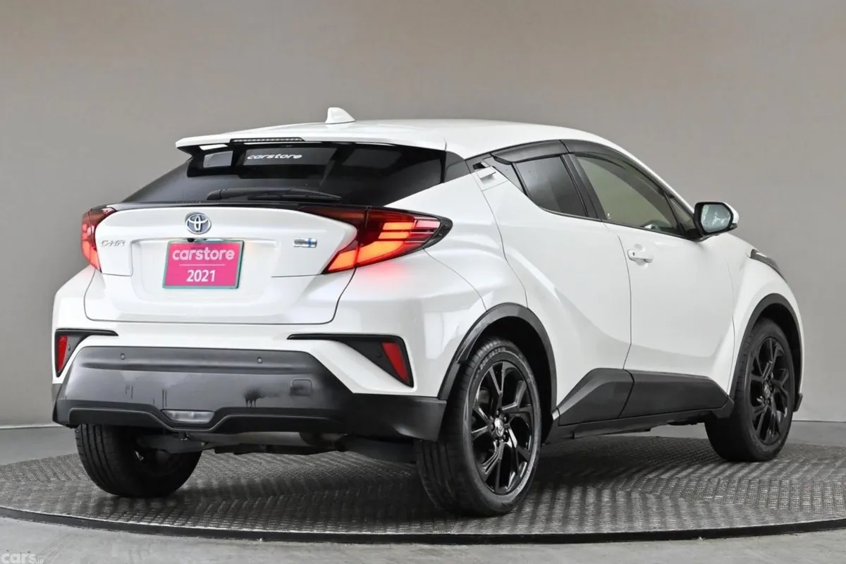 Toyota C-HR SUV, Petrol Hybrid, 2021, White