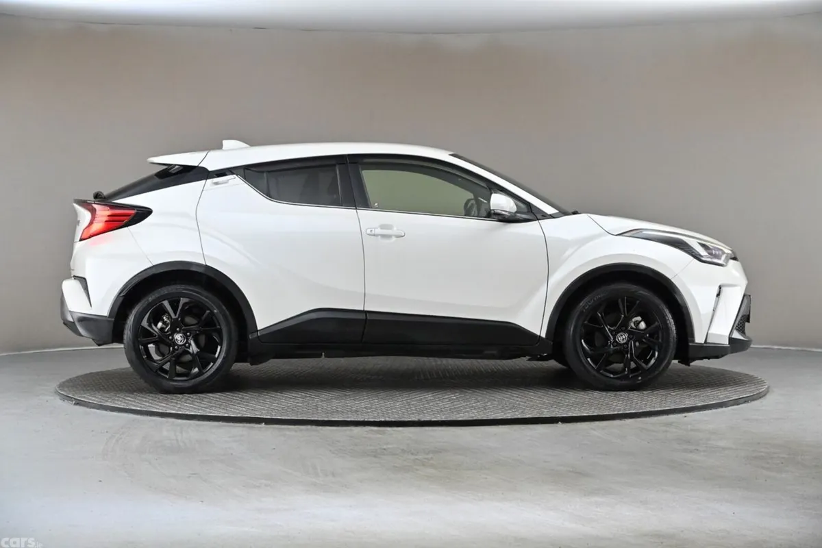 Toyota C-HR SUV, Petrol Hybrid, 2021, White