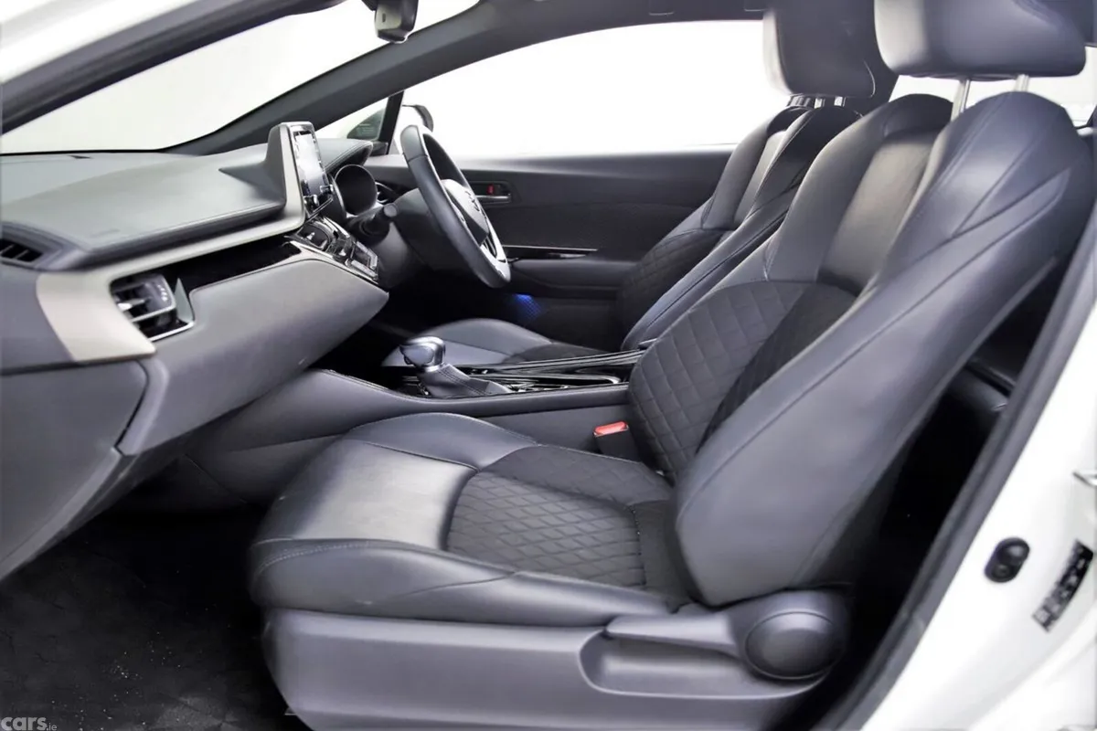 Toyota C-HR SUV, Petrol Hybrid, 2021, White