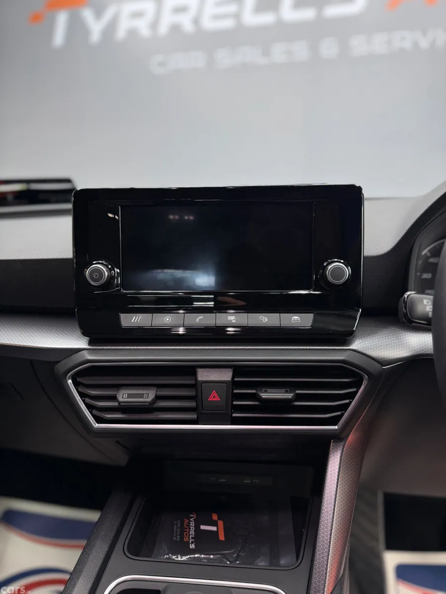 SEAT Leon Estate, Petrol Hybrid, 2024, Blue