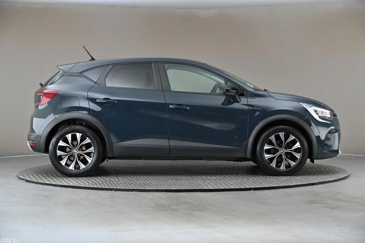 Renault Captur SUV, Petrol, 2024, Blue