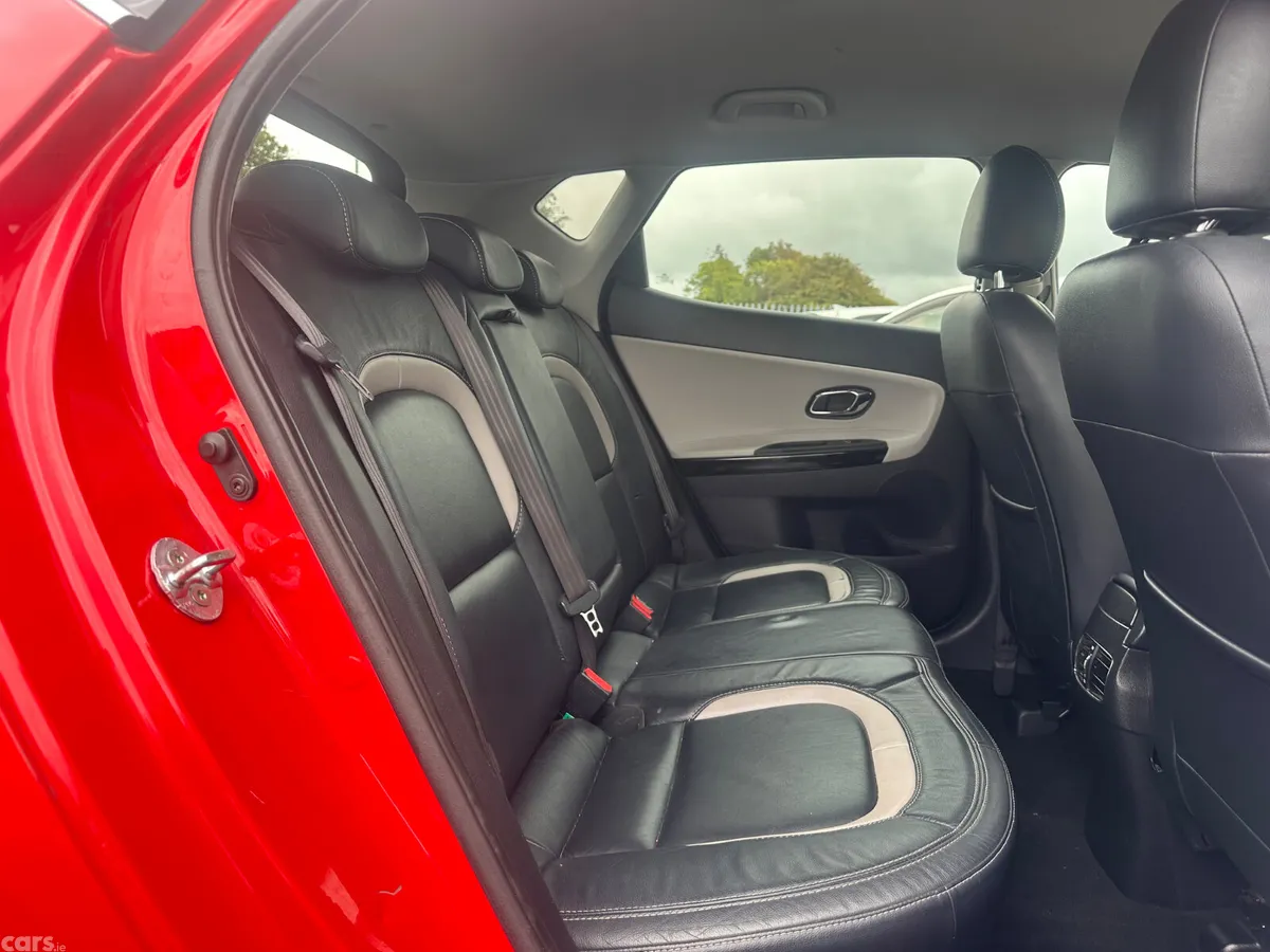 Kia Ceed Hatchback, Diesel, 2016, Red