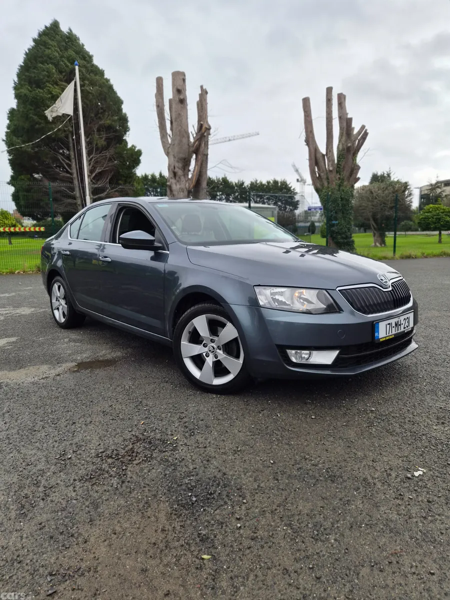 Skoda Octavia Saloon, Diesel, 2017, Grey