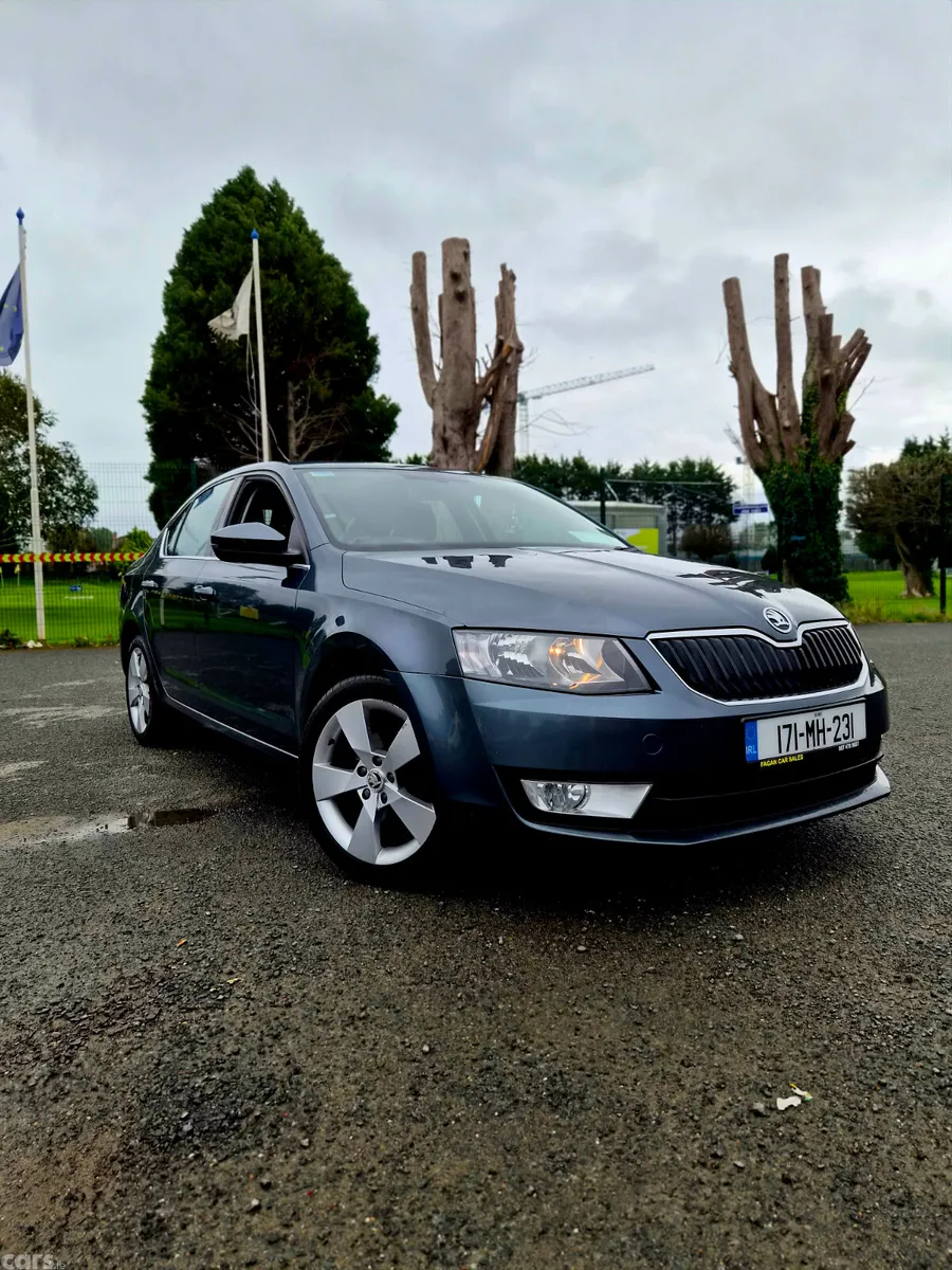 Skoda Octavia Saloon, Diesel, 2017, Grey