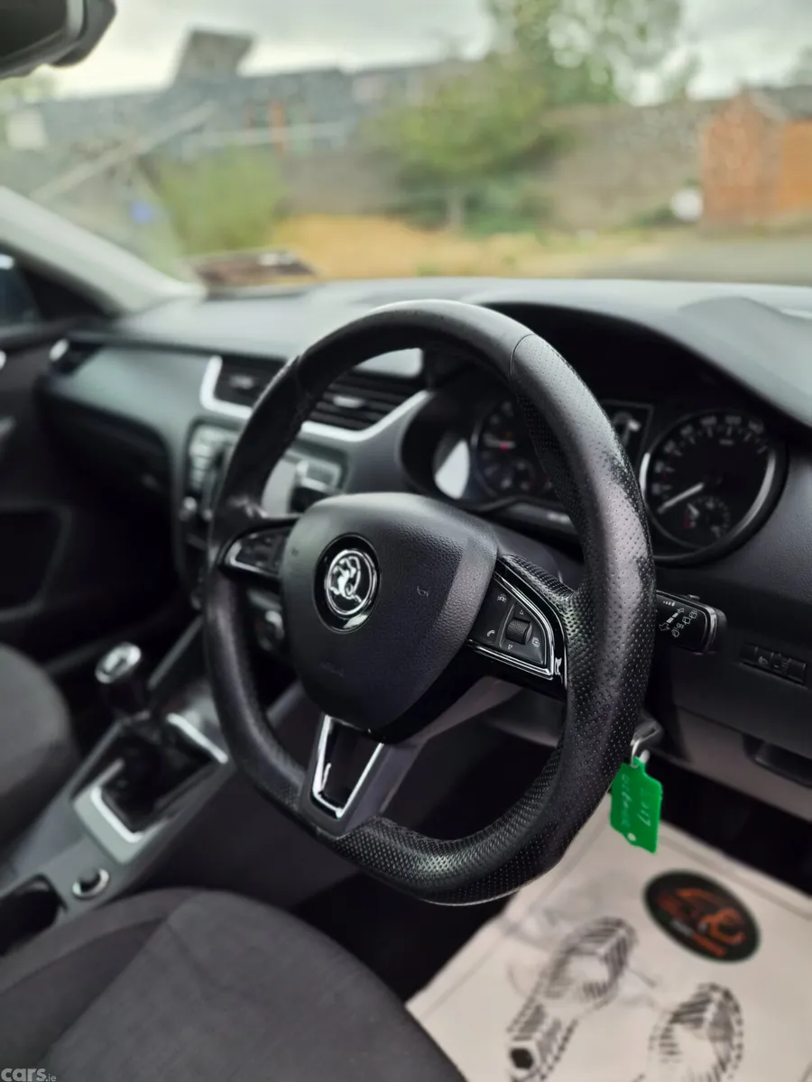 Skoda Octavia Saloon, Diesel, 2017, Grey