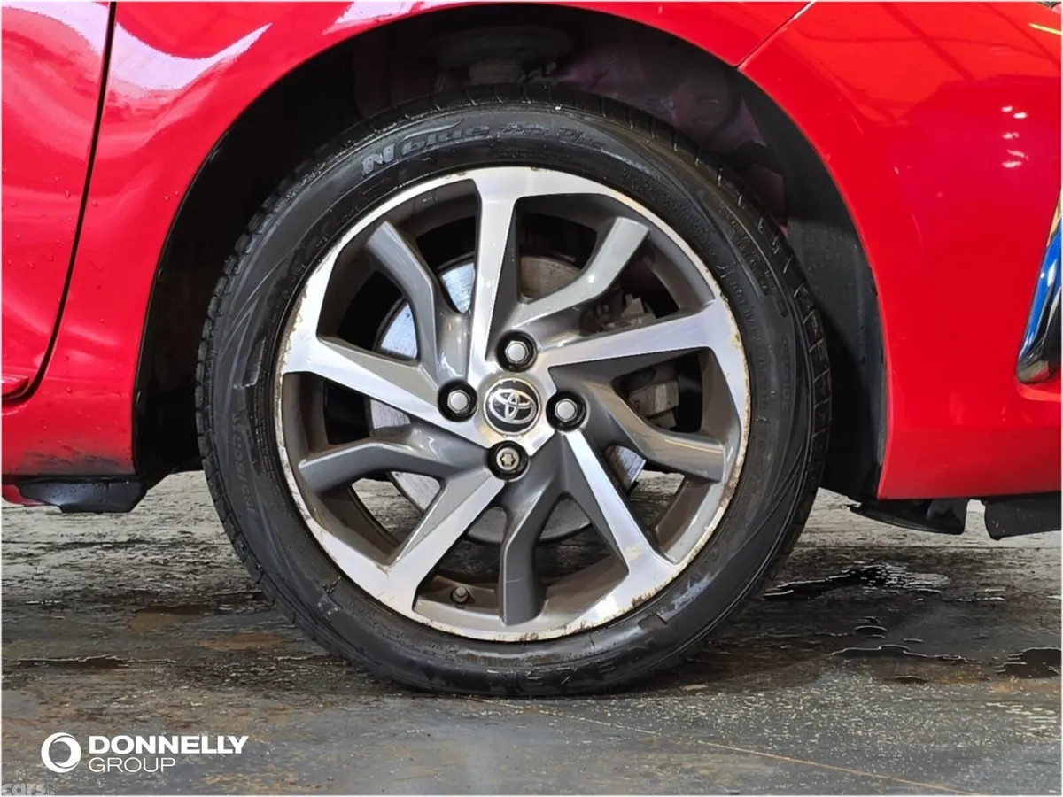 Toyota Yaris Hatchback, Petrol Hybrid, 2020, Red