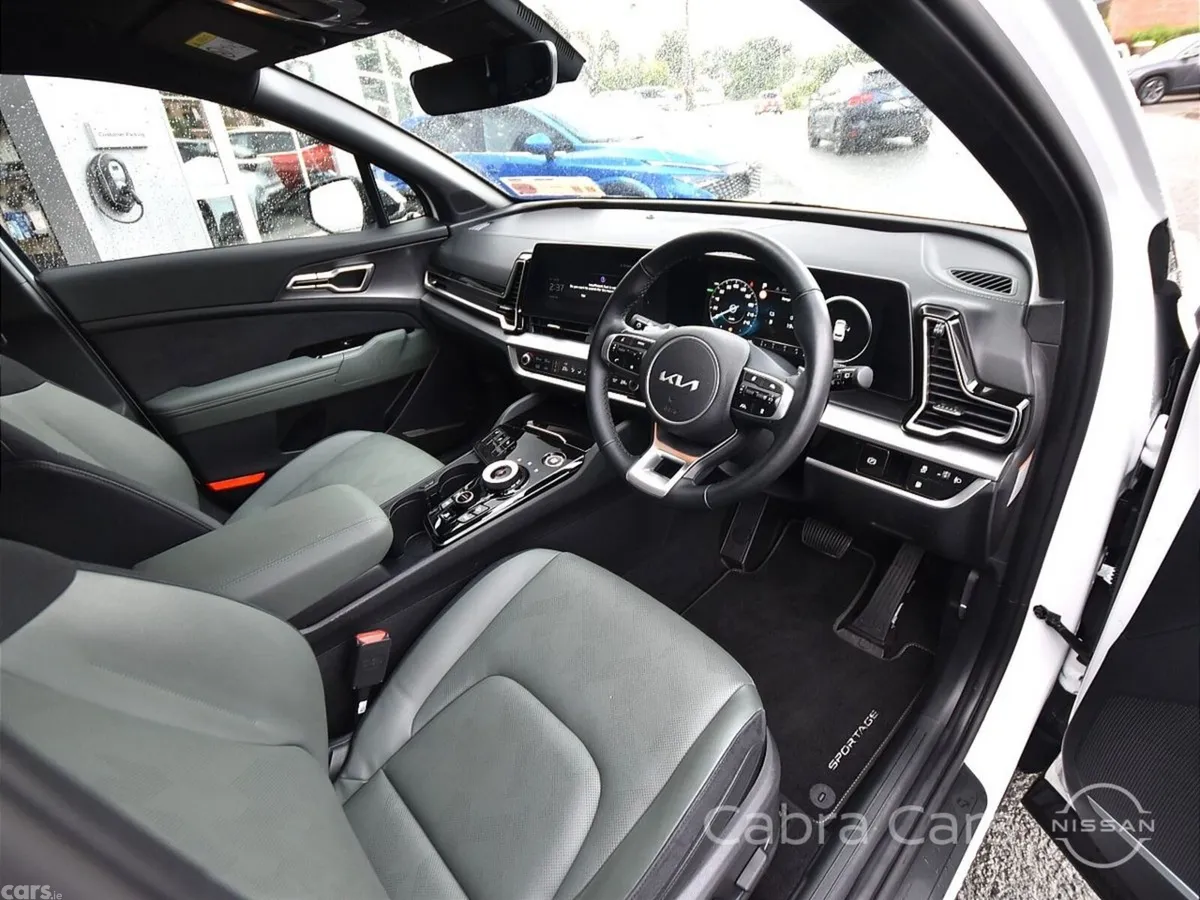 Kia Sportage SUV, Petrol Plug-in Hybrid, 2025, White