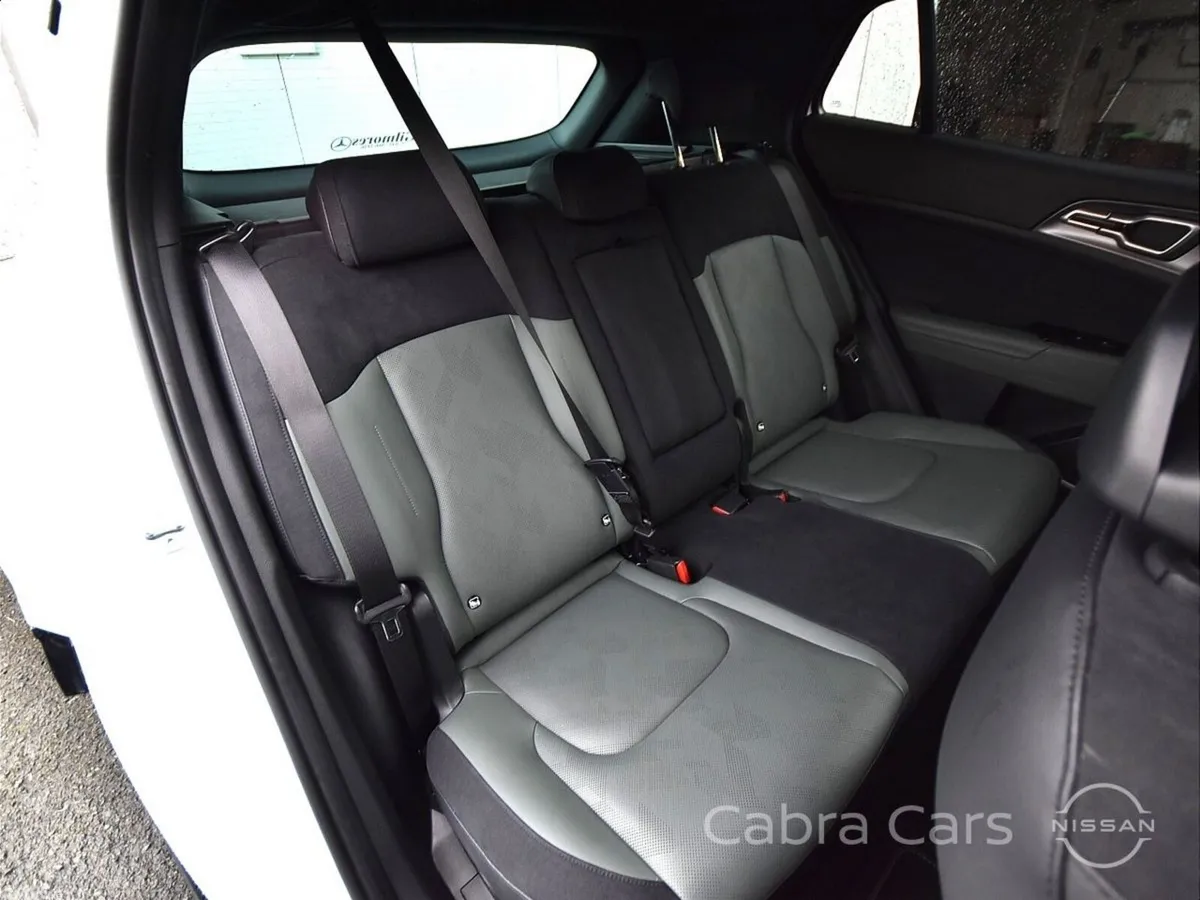 Kia Sportage SUV, Petrol Plug-in Hybrid, 2025, White