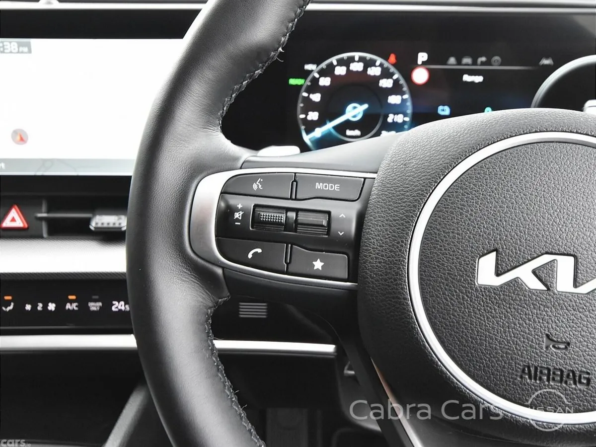 Kia Sportage SUV, Petrol Plug-in Hybrid, 2025, White