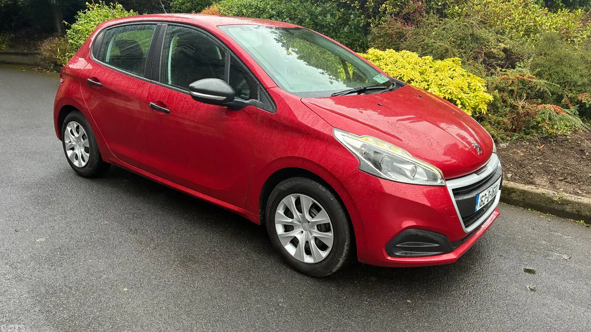 Peugeot 208 Hatchback, Petrol, 2016, Red